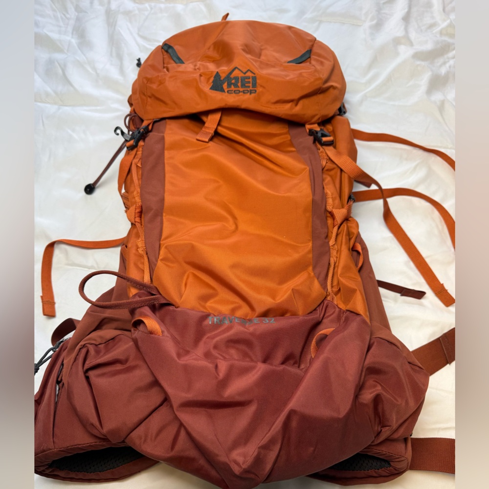Flash 32L Orange/Brown Hiking Backpack